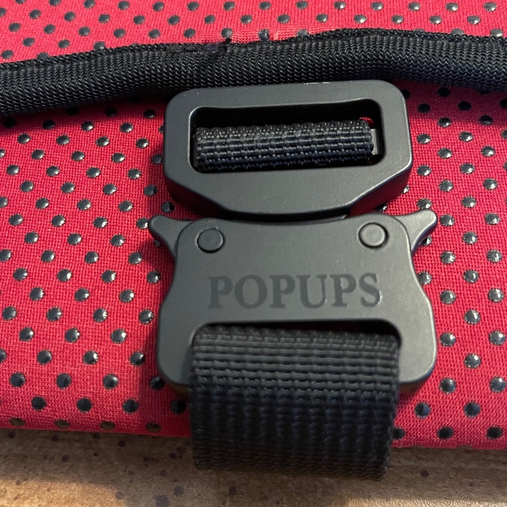 Pop-ups...Elegant Red and Black Shoulder Bag - Picture 4 of 4